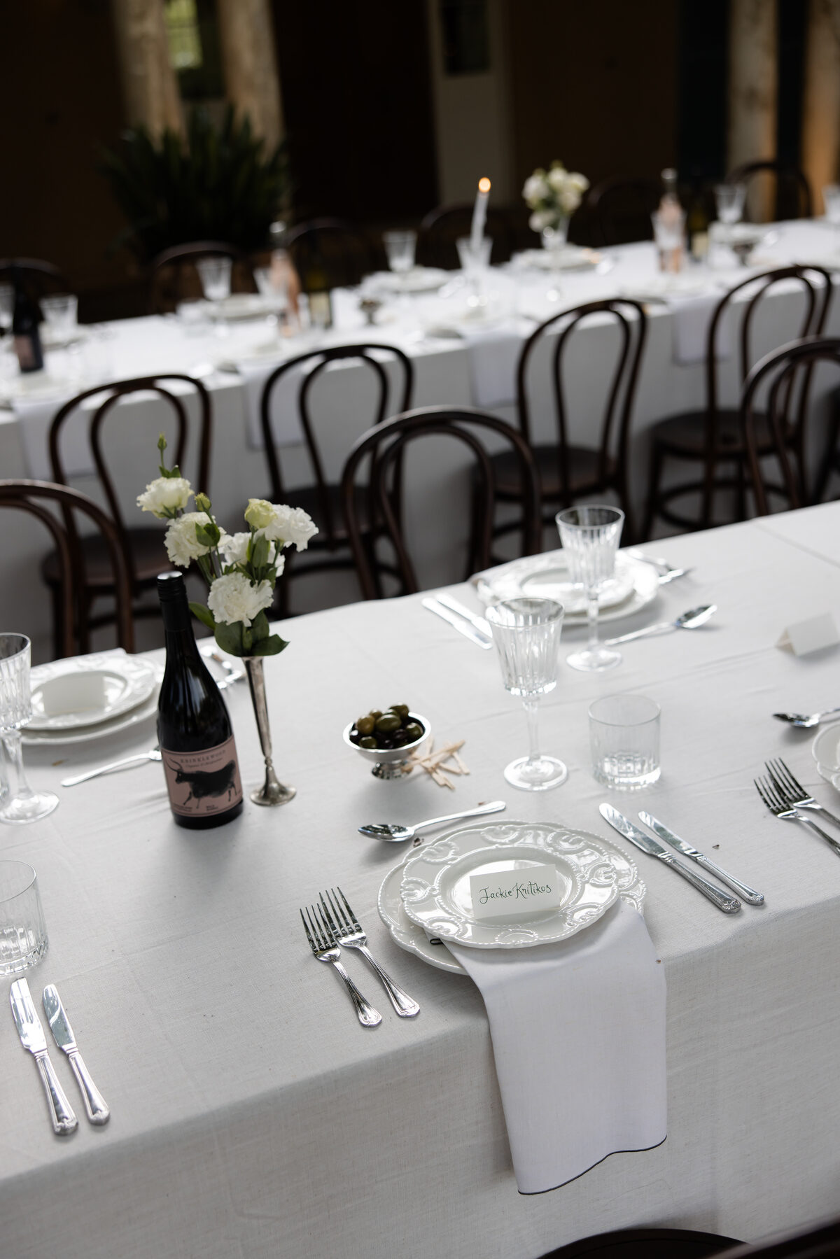 Elegant wedding table setting — event catering